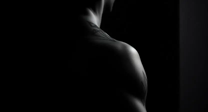 Blackwork Shoulder Tattoos Built From Shadow, Silence and Precision